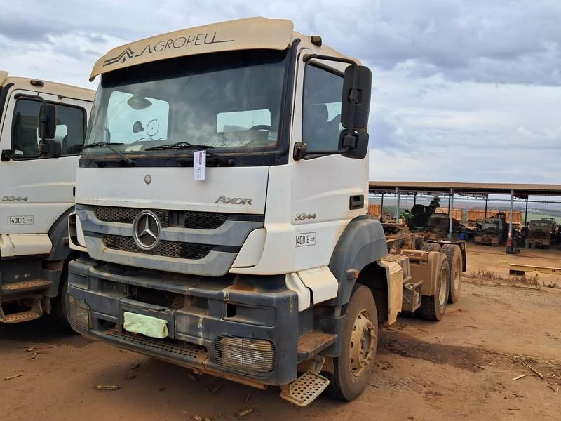 Mercedes-Benz Axor 3344S6X4 2015/2016 Automatizado em Pompéu - Minas Gerais