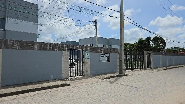 Apartamento compacto com 2 quartos e 1 vaga de garagem na Rua Dois Irmãos