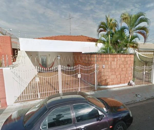 Casa com 3 Dormitórios e Suíte em Bauru/SP em Bauru - São Paulo