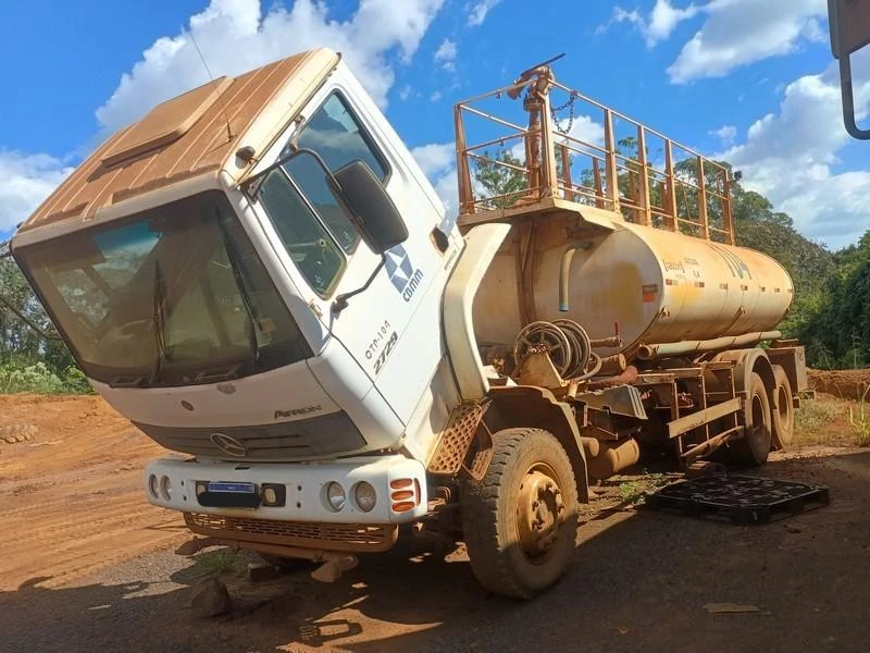 Mercedes-Benz Atron 2729 6x4 2014 em Araxá - Minas Gerais