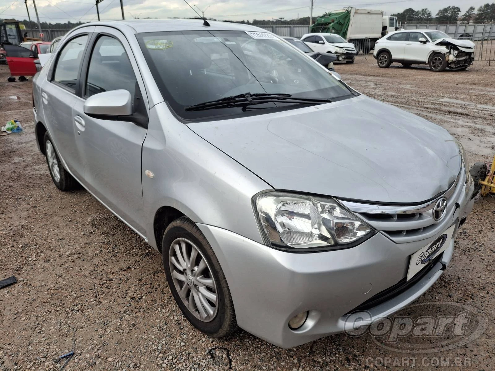 Toyota Etios Seda Seda XLS 2014 1.5 16V em São José Dos Pinhais - Paraná
