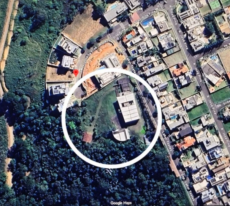 Casa com Benfeitorias em Juiz de Fora/MG em Juiz De Fora - Minas Gerais