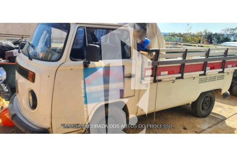 Volkswagen Kombi Kombi 1991 GASOLINA em Itupeva - São Paulo
