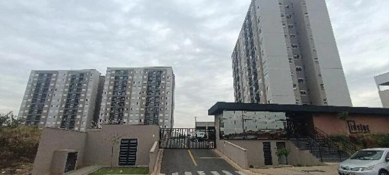 Apartamento cinza de 47,52m² com 2 quartos, 2 banheiros, localizado em condomínio residencial com portão de entrada