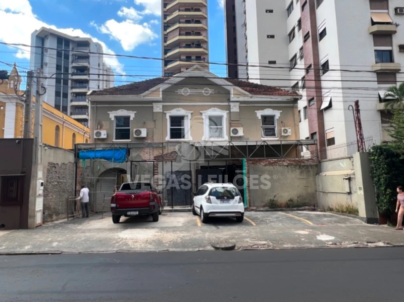 Prédio Comercial com 2 imóveis aglutinados no Centro em Ribeirão Preto/SP em Ribeirão Preto - São Paulo