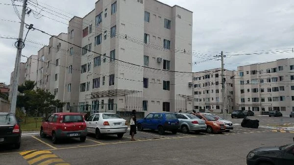 Apartamento em condomínio com vagas no estacionamento em São Gonçalo