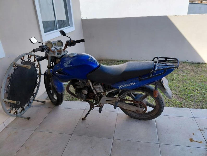 Honda CBX250 Twister Twister 2004 250cc Gasolina em Passo De Torres - Santa Catarina