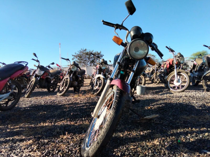 Honda CG 125 Titan KS 2000 125cc Gasolina Manual em Irecê - Bahia
