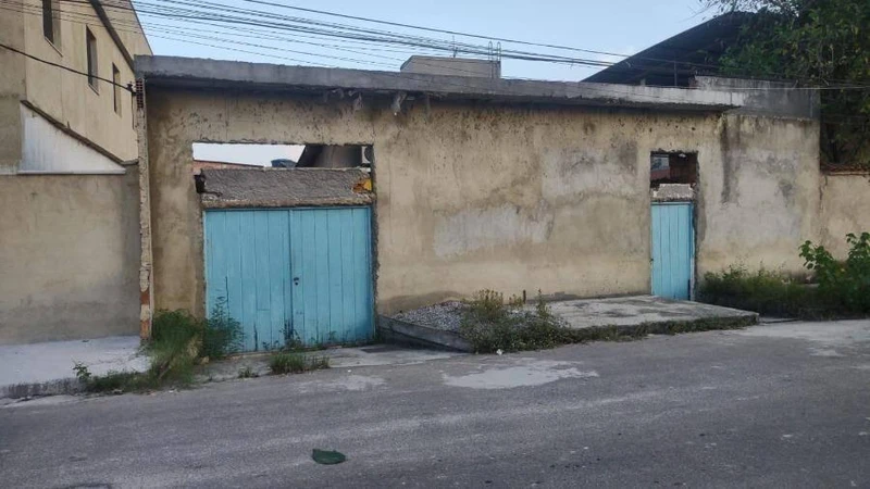Casa com 4 Dorms em Duque de Caxias/RJ em Duque De Caxias - Rio de Janeiro