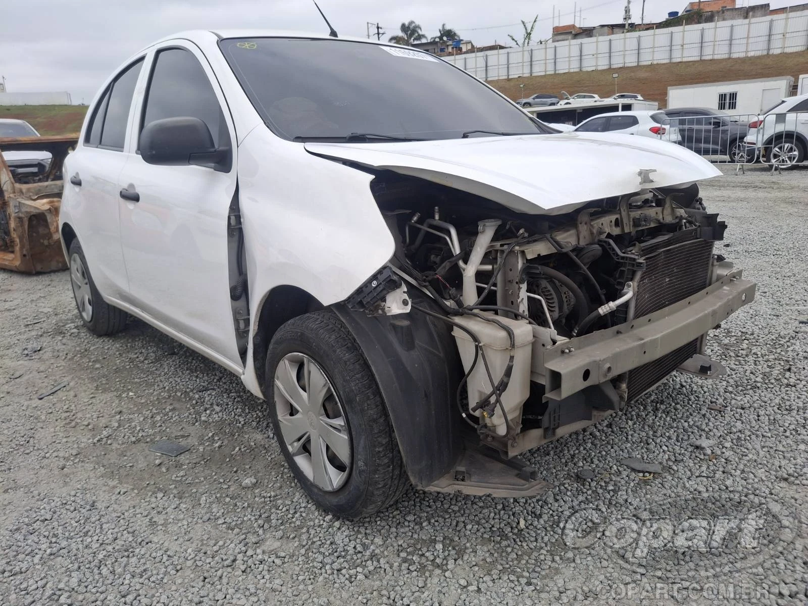 Nissan March 1.0 12V 2016 Automóvel em Itaquaquecetuba - São Paulo