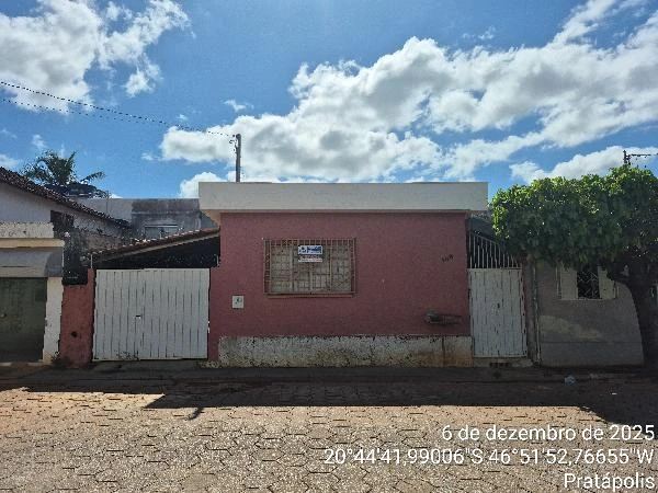 Casa com 3 Quartos em Pratapolis/MG em Pratapolis - Minas Gerais