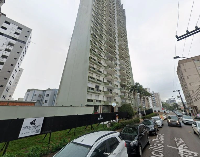 Apartamento com 2 garagens em Criciúma/SC em Criciúma - Santa Catarina