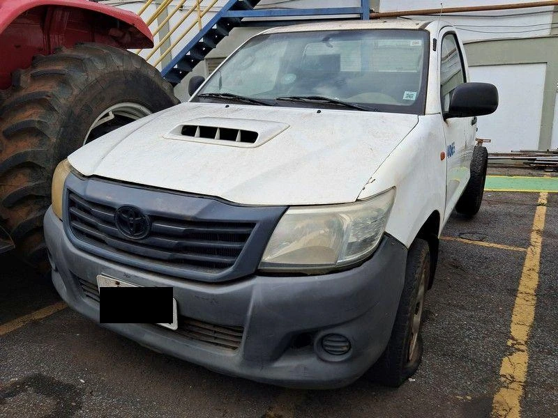 Toyota Hilux CS4x4CHAS 3.0 2014/2015 em Contagem - Minas Gerais