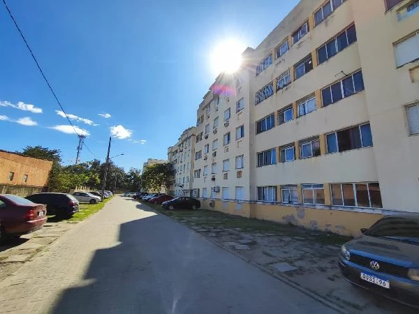 Apartamento em condomínio residencial com fachada de prédio na região de Inhoaíba