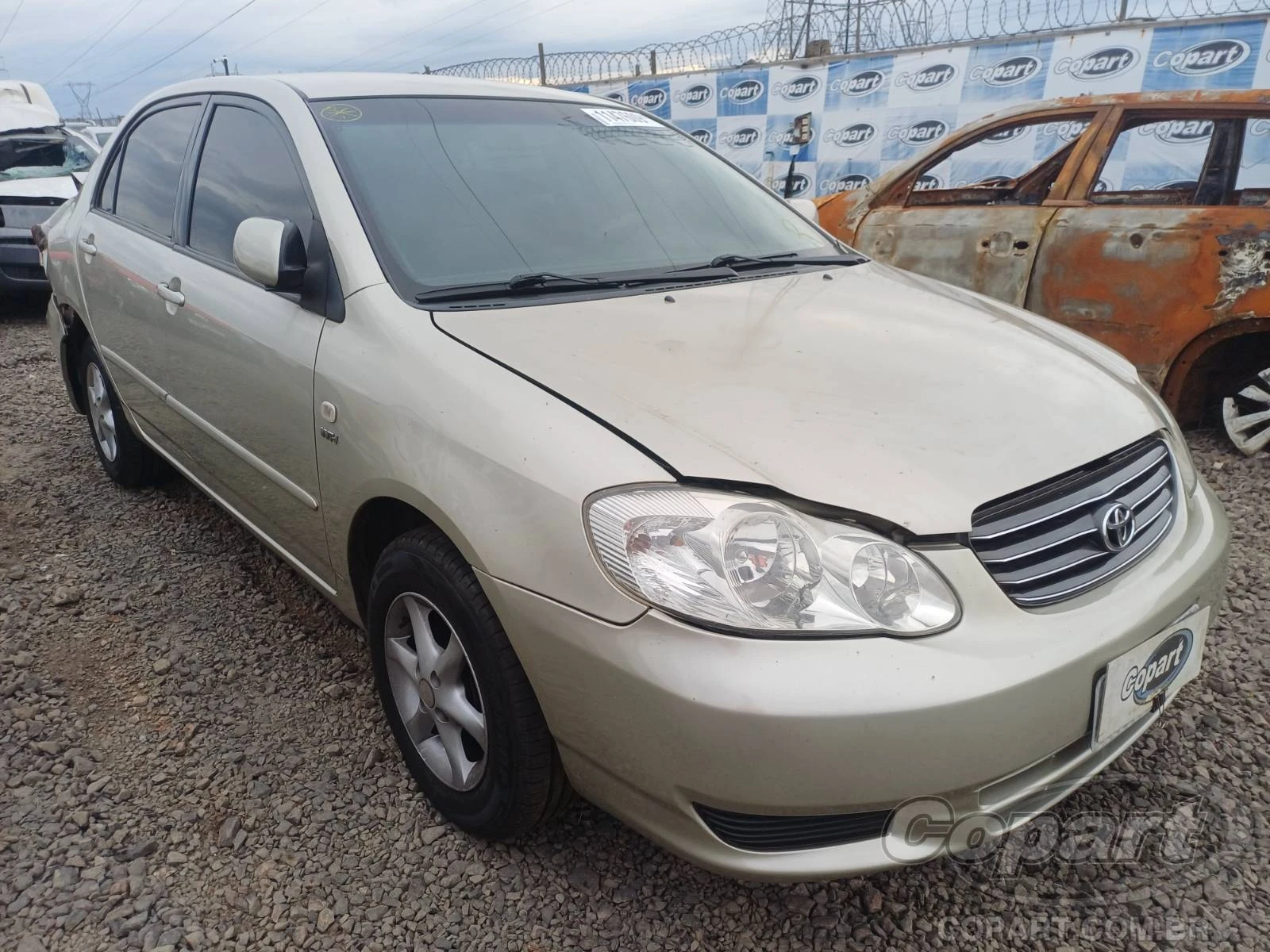 Toyota Corolla XLi 2004 1.6 16V VVT-i em Canoas - Rio Grande do Sul