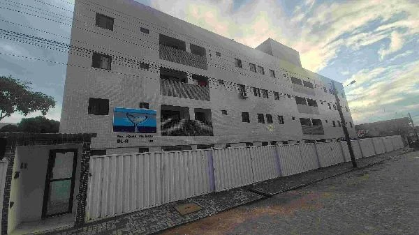 Apartamento com varanda, área de serviço e vagas em João Pessoa