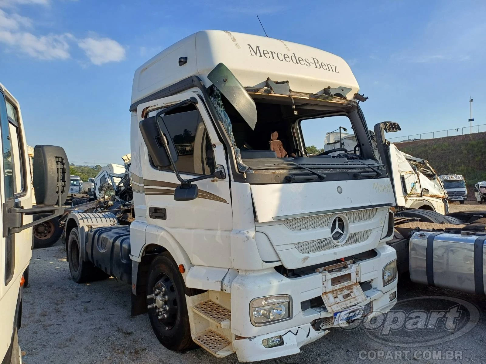 Mercedes-Benz AXOR 2013 em Pirapora Do Bom Jesus - São Paulo
