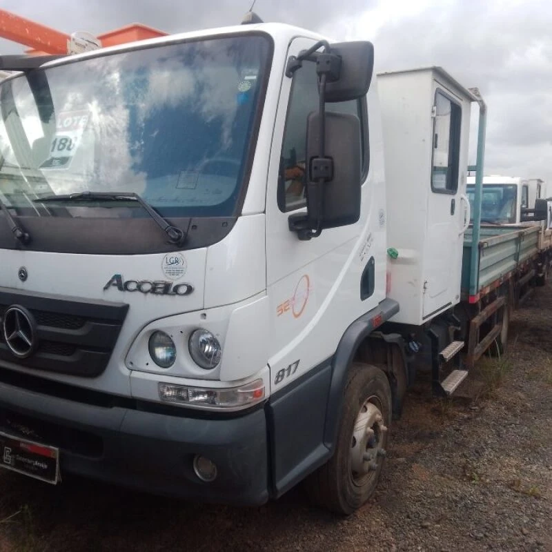 Mercedes-Benz Accelo Accelo 817 Ce 2023/2024 Caminhão em Candeias - Bahia