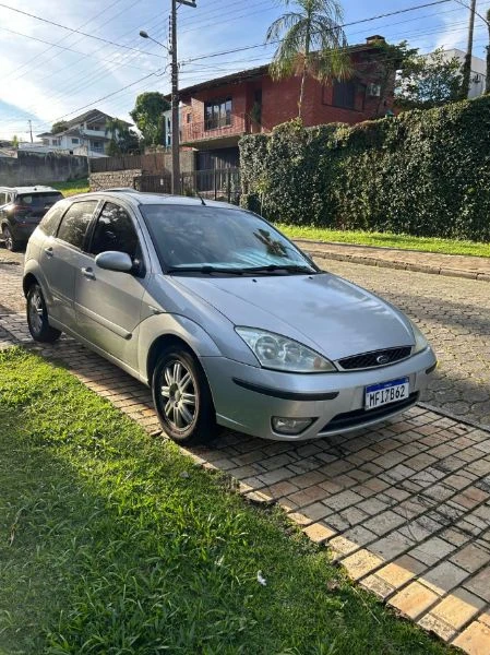 Ford Focus Ghia 2005 2.0 em Criciúma - Santa Catarina