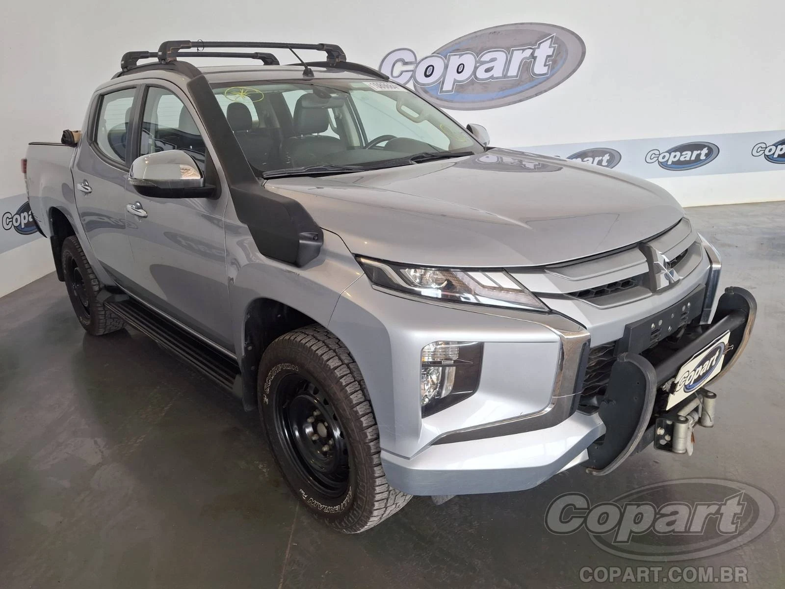 Mitsubishi L200 Triton Sport HPE 2024 2.4 Turb Diesel Automático 4x4 em Eusébio - Ceará