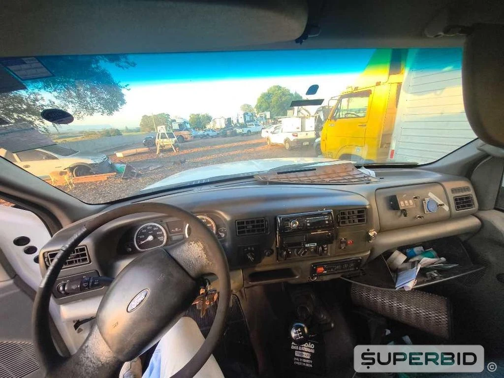 Ford F 4000 4x4 P 2017 em São Pedro - São Paulo