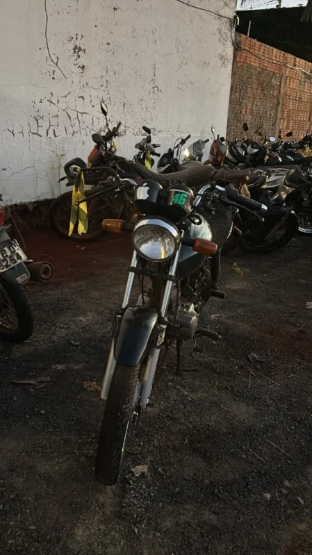 Honda CG 125 Titan KS KS 2001 125cc Verde em Tangará Da Serra - Mato Grosso