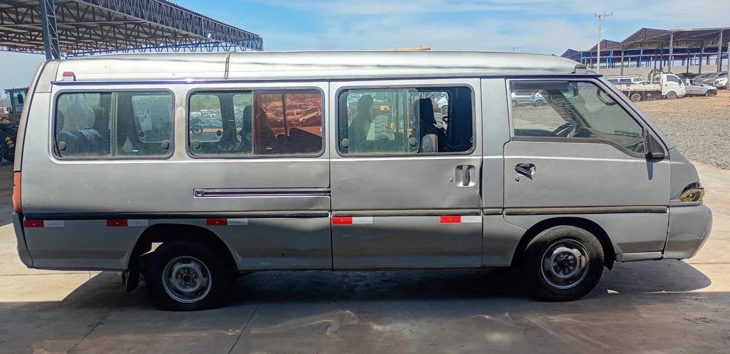 Hyundai H100 1999 2000 Prata Van em Casa Branca - São Paulo