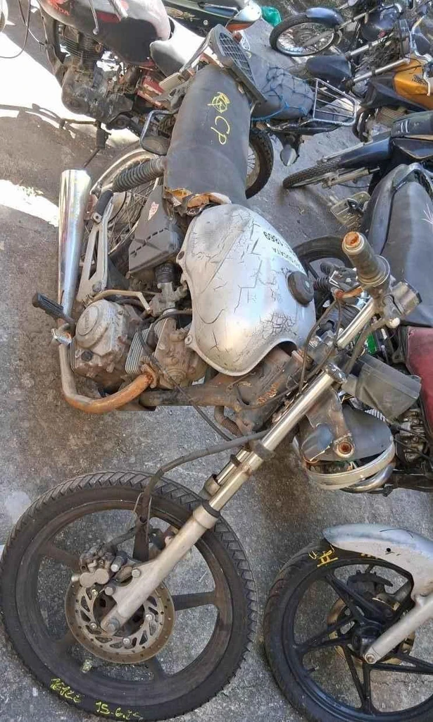 Yamaha YBR 125 YBR 125 2001 Sucata Motor Servível em Campinas - São Paulo