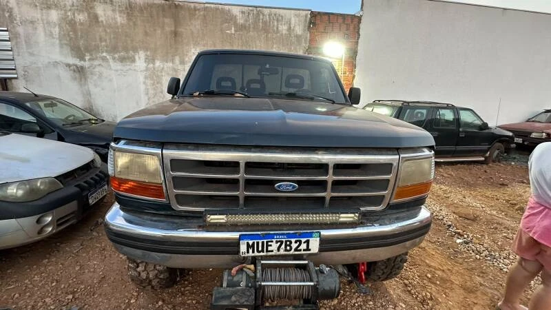Ford F1000 XLT 1997 em Tangará Da Serra - Mato Grosso