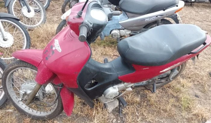 Honda C100 Biz Biz ES 2005 em Camboriú - Santa Catarina