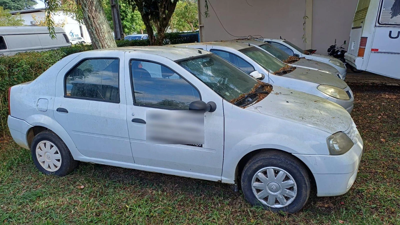 Renault Logan Logan AUT 1016V 2009 em Curitiba - Paraná