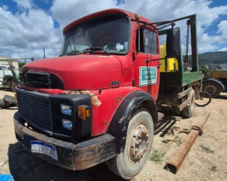 Mercedes-Benz L1313 1981/1982 Diesel 19t Guincho em Itapema - Santa Catarina