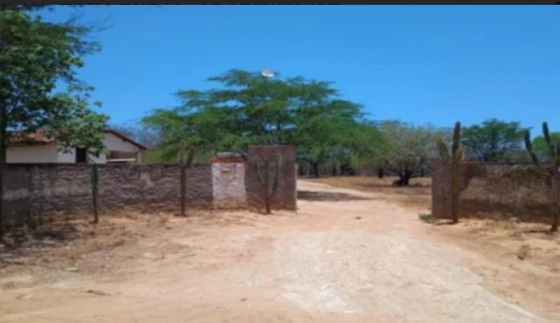 Terreno com 2 Casas no Sítio Alagoinha em Araripina/PE em Araripina - Pernambuco