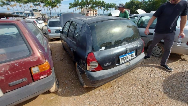 Renault Clio Aut 1.0 2003/2004 em Palhoça - Santa Catarina