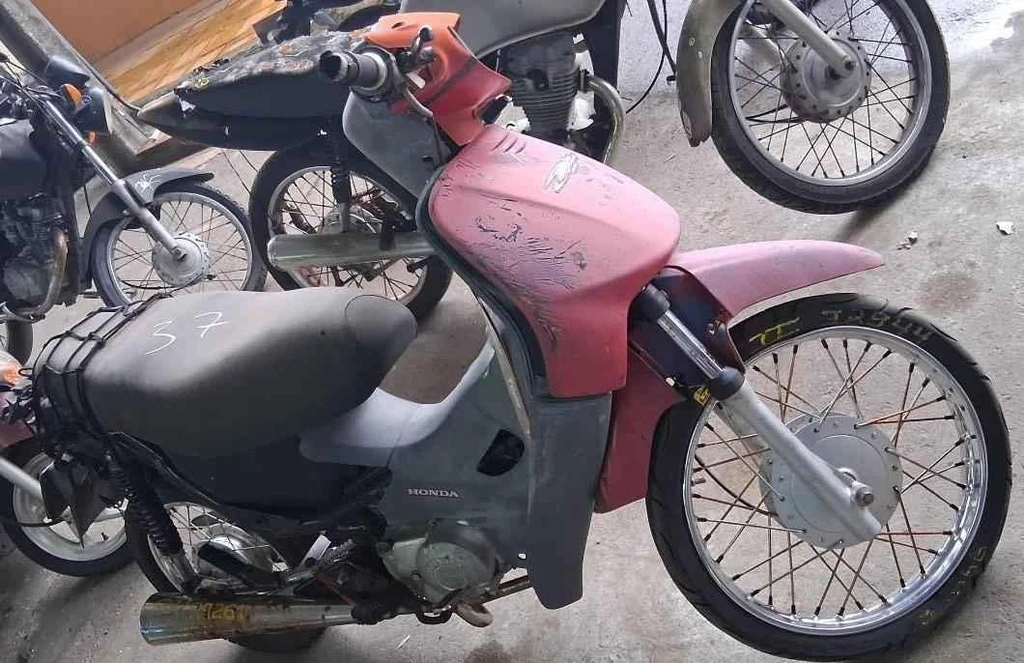 Honda Biz C-100 2004 Sucata em Campinas - São Paulo