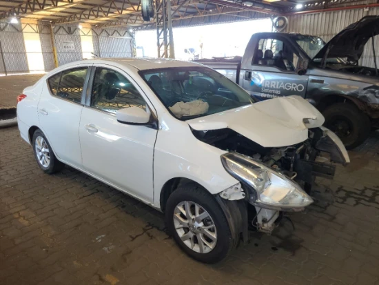 Nissan Versa 16 SV 2016 1.6 Gas em Nova Santa Rita - Rio Grande do Sul
