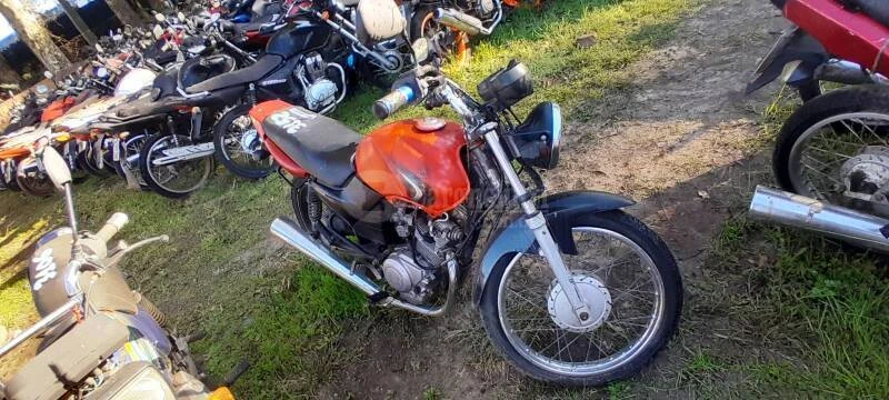 Yamaha YBR 125K 125K 2006/2007 Vermelha Gasolina em Uruguaiana - Rio Grande do Sul