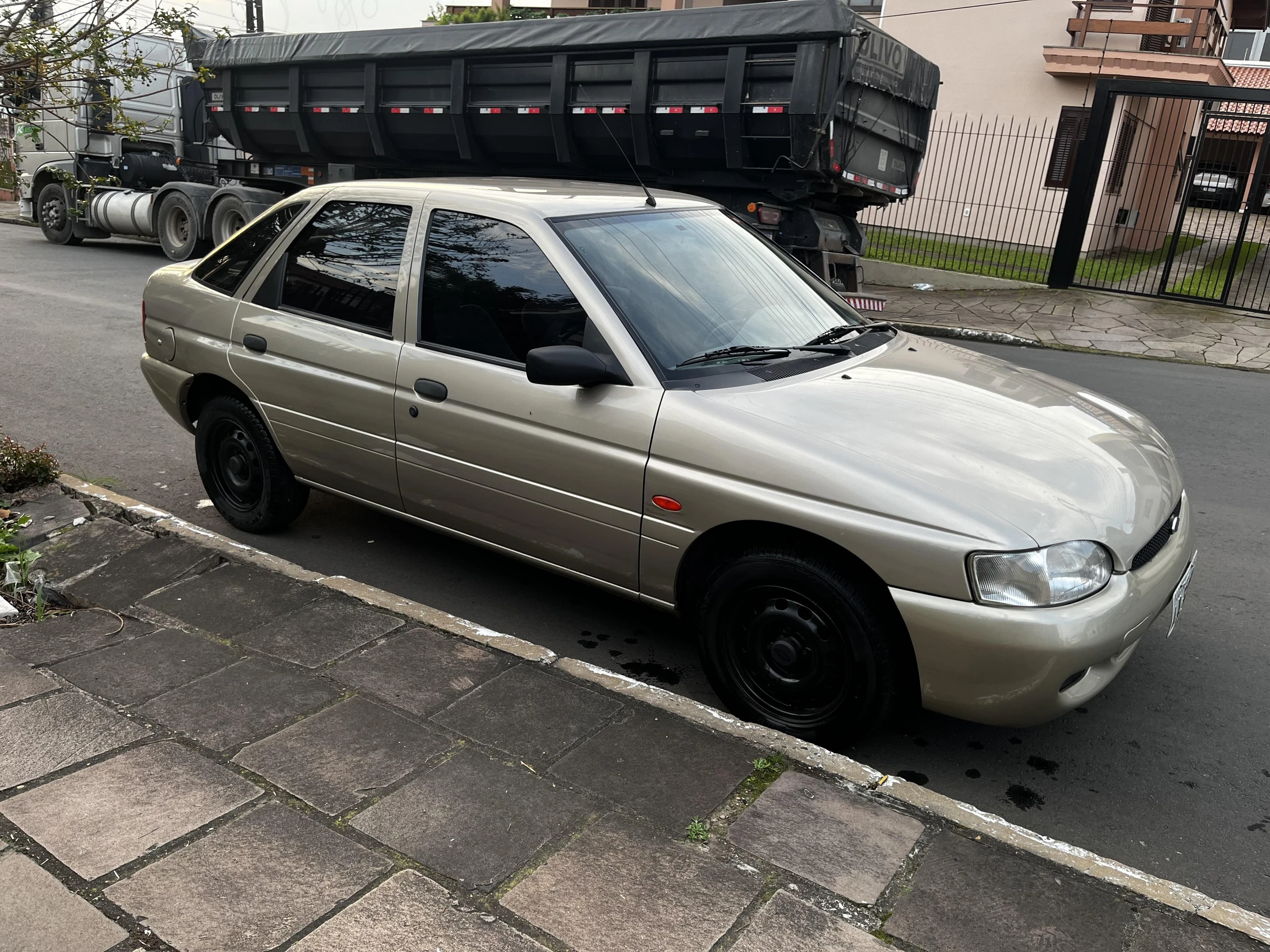 Ford Escort GL 2000 1.6 Gasolina em Canoas - Rio Grande do Sul