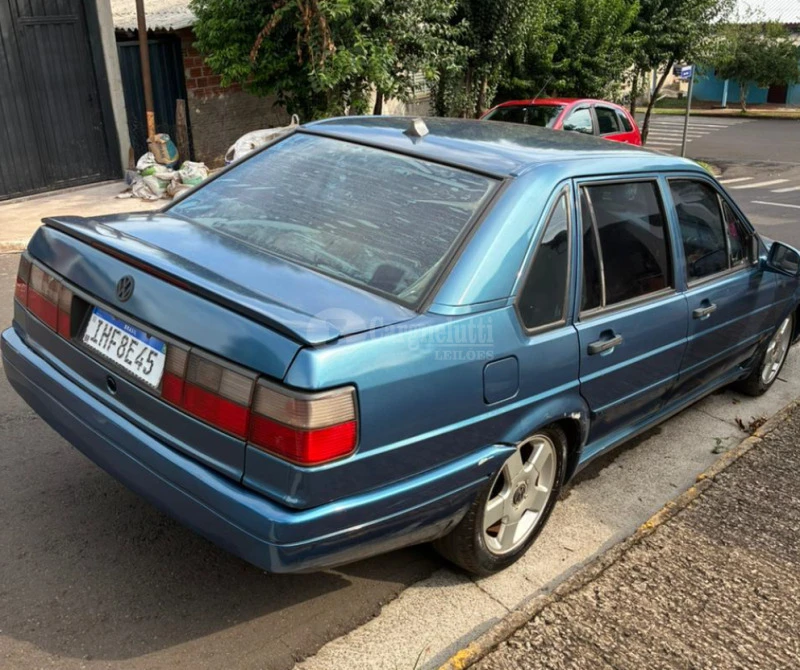 Volkswagen Santana 1997 1998 Azul Gasolina em Santo Cristo - Rio Grande do Sul