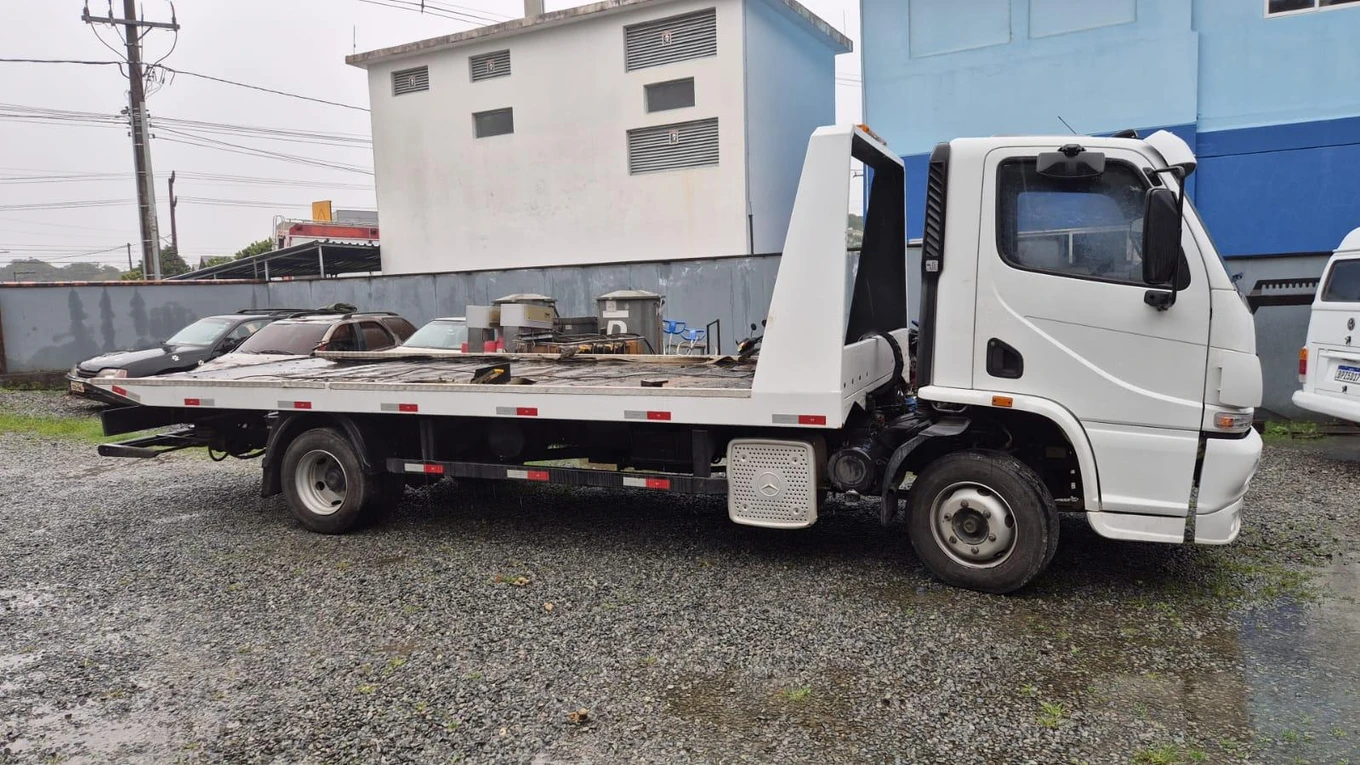 Mercedes-Benz Accelo 815 2013 Plataforma Asa Delta 6m em Jaraguá Do Sul - Santa Catarina