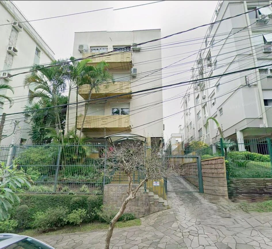 Apartamento com 1 vaga no 3º pav fundos em Porto Alegre/RS em Porto Alegre - Rio Grande do Sul