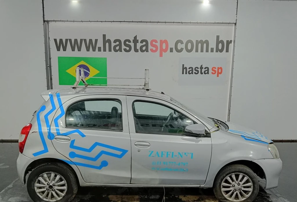 Toyota Etios HB XLS 2014 1.5 Automático Prata em Casa Branca - São Paulo