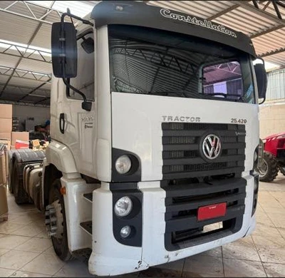 Volkswagen Constellation CTC 6x2 25.420 2014 em Muriaé - Minas Gerais