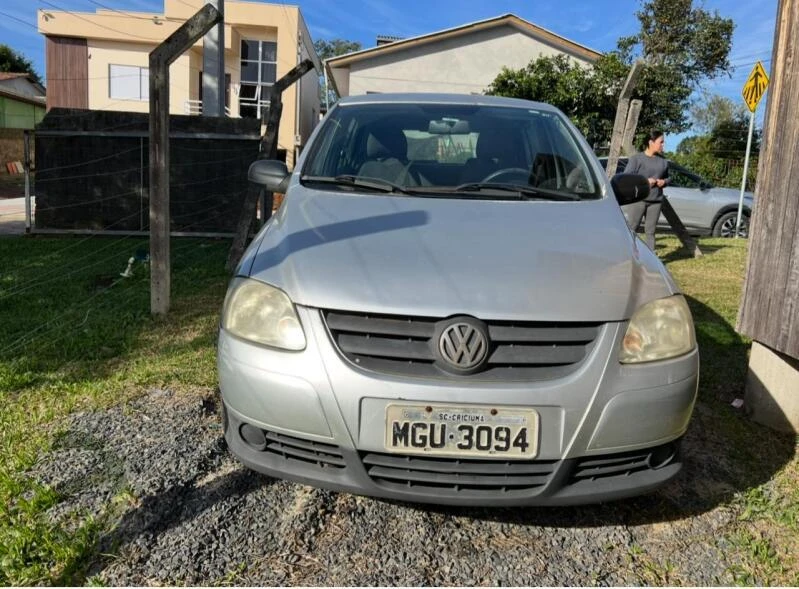 Volkswagen Fox Fox 1.0 2009/2010 Prata Álcool/Gasolina em Criciúma - Santa Catarina