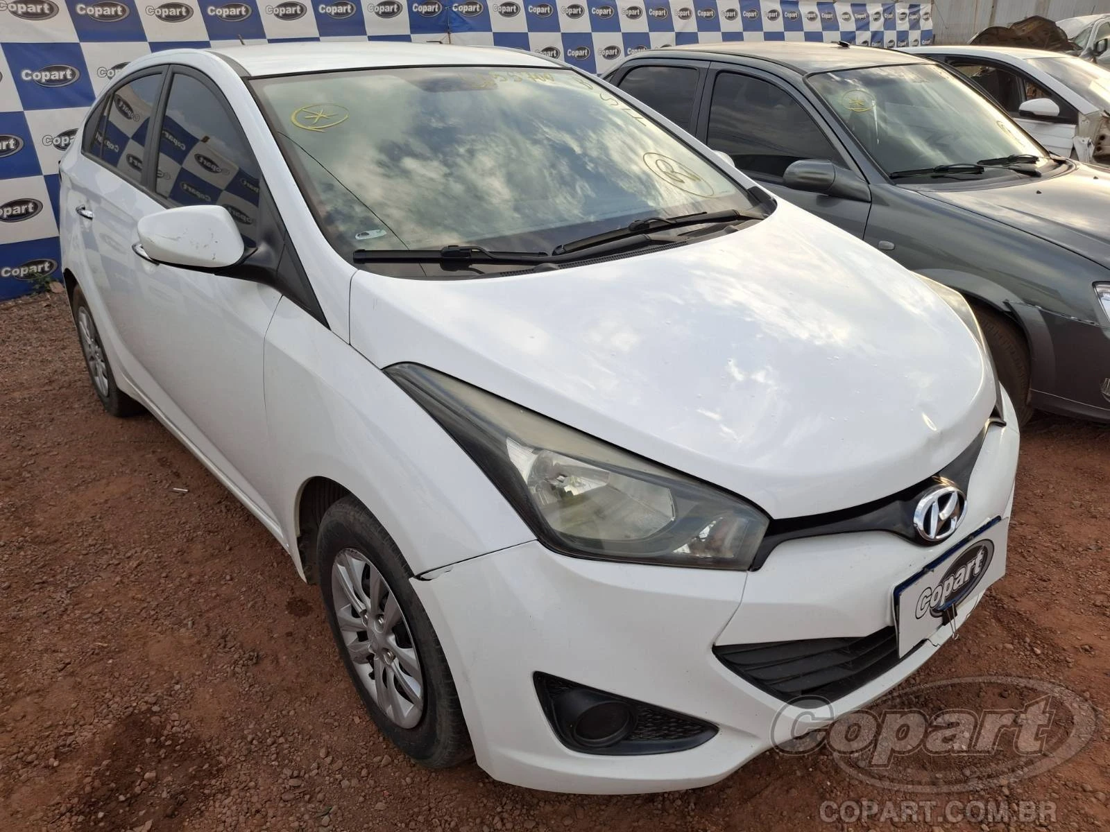 Hyundai HB20S Comfort Plus 1.0 CVVT 2014 em Cuiabá - Mato Grosso