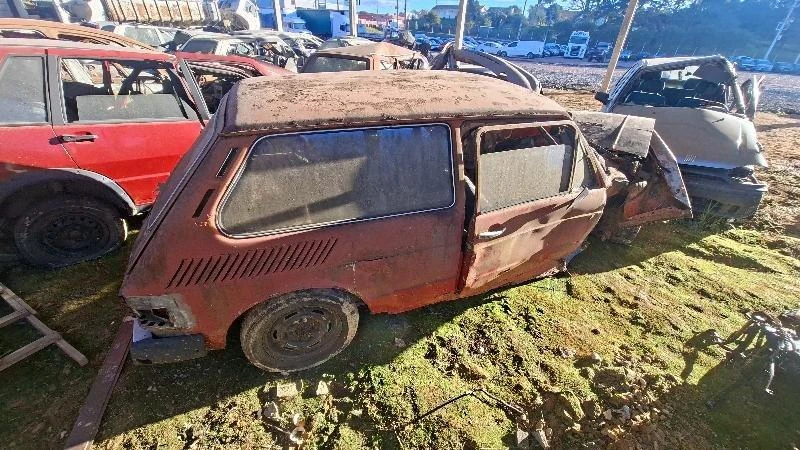 Volkswagen Brasilia 1976 Amarelo Sucata em Três Barras - Santa Catarina