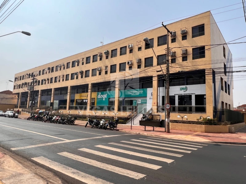 Loja com 4º pavimento e 3º pavimento em Ribeirão Preto/SP em Ribeirão Preto - São Paulo