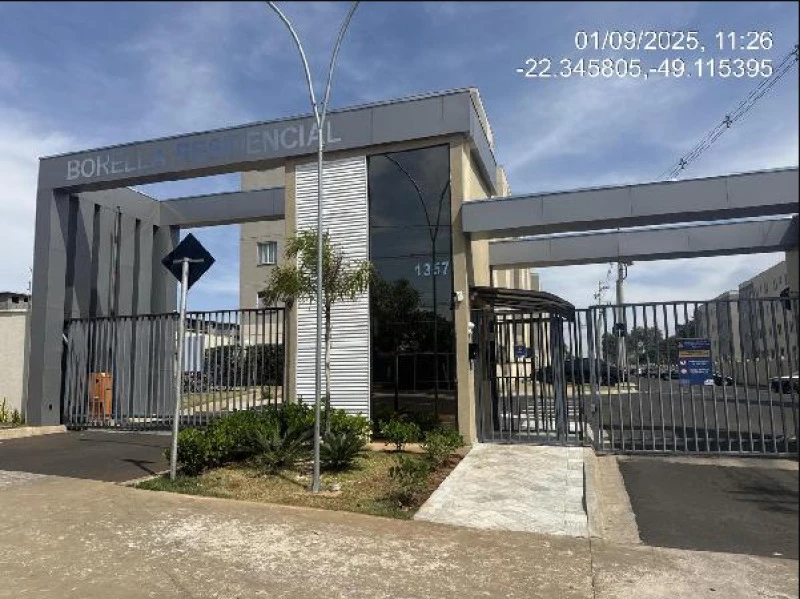 Apartamento no Condomínio Residencial Borella com fachada moderna e portaria, em área urbana com céu claro