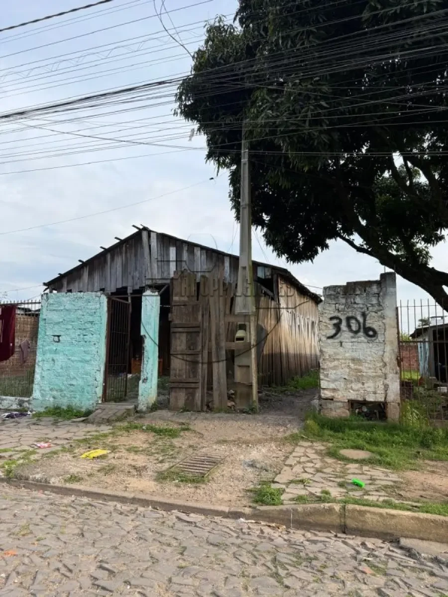 Casa com madeira em São Leopoldo/RS em São Leopoldo - Rio Grande do Sul