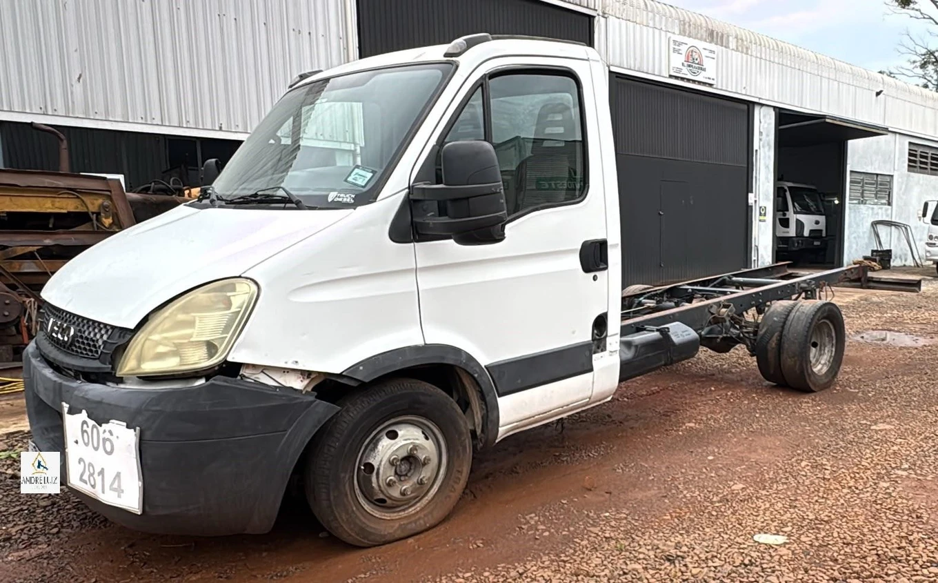 Iveco Daily 55c17cs 2014 Baú 4x2 Manual em Chapecó - Santa Catarina